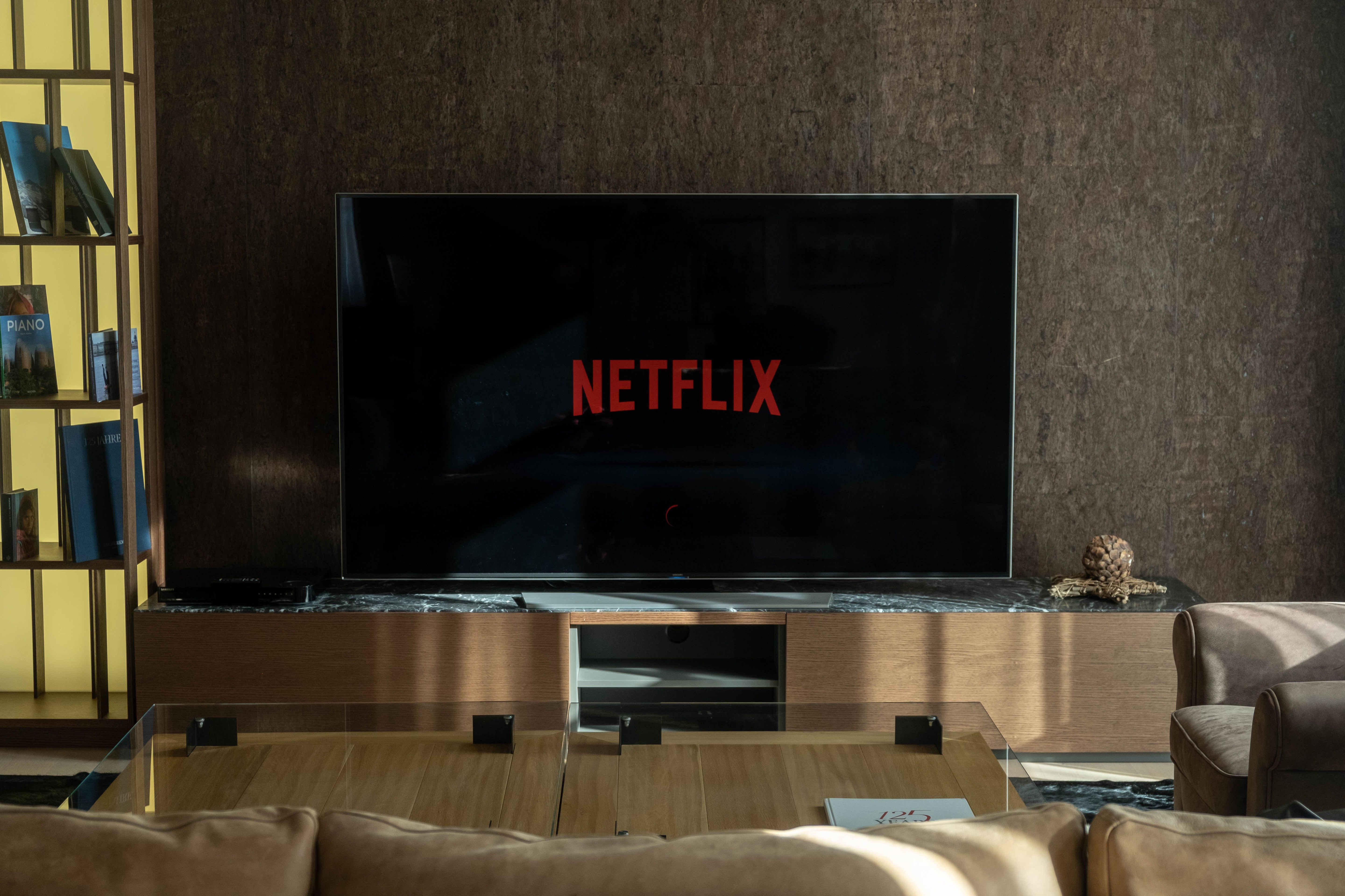 Smart TVs & Home Entertainment